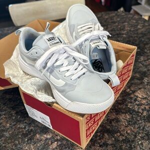 Vans Ultrarange Exo Light Grey/White